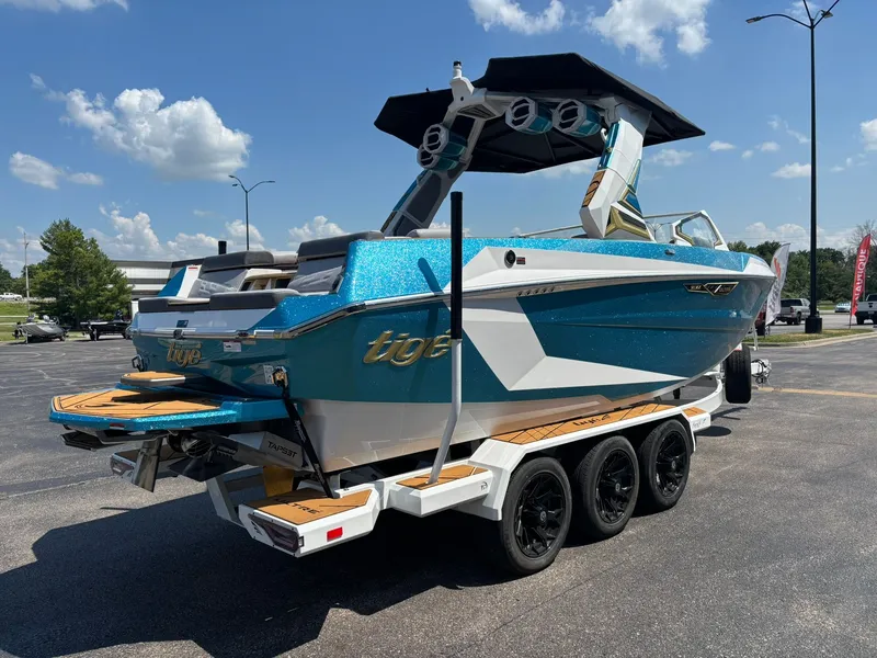 Slide: The Image of Tigé Ultré 23ZX 2027 - 8