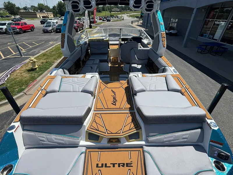 Slide: The Image of Tigé Ultré 23ZX 2027 - 13