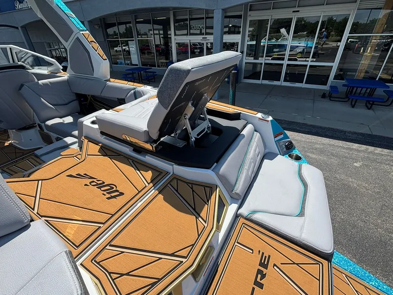 Slide: The Image of Tigé Ultré 23ZX 2027 - 16
