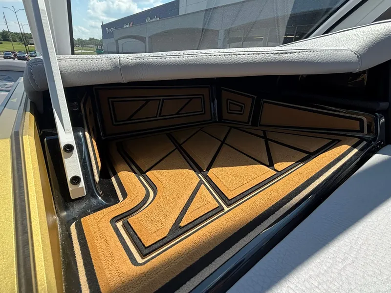 Slide: The Image of Tigé Ultré 23ZX 2027 - 41