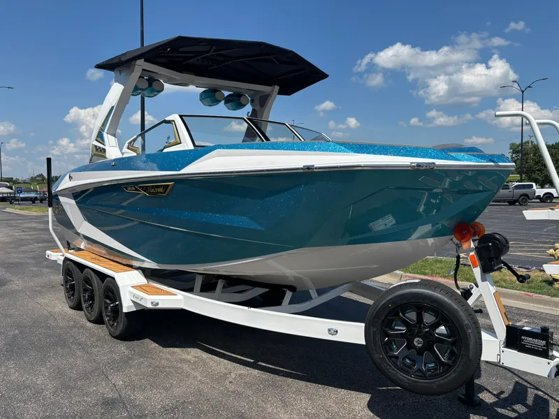 Slide: The Image of Tigé Ultré 23ZX 2027 - 6