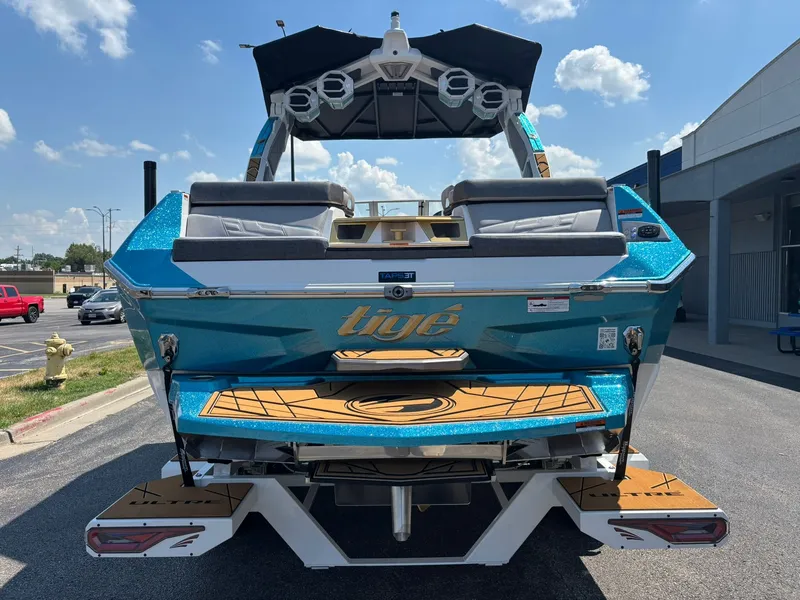 Slide: The Image of Tigé Ultré 23ZX 2027 - 9