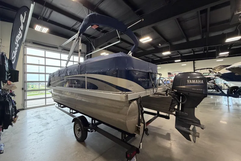 Slide: The Image of 2010 Bennington 20SFi pontoon boat with Yamaha motor in showroom. - 5
