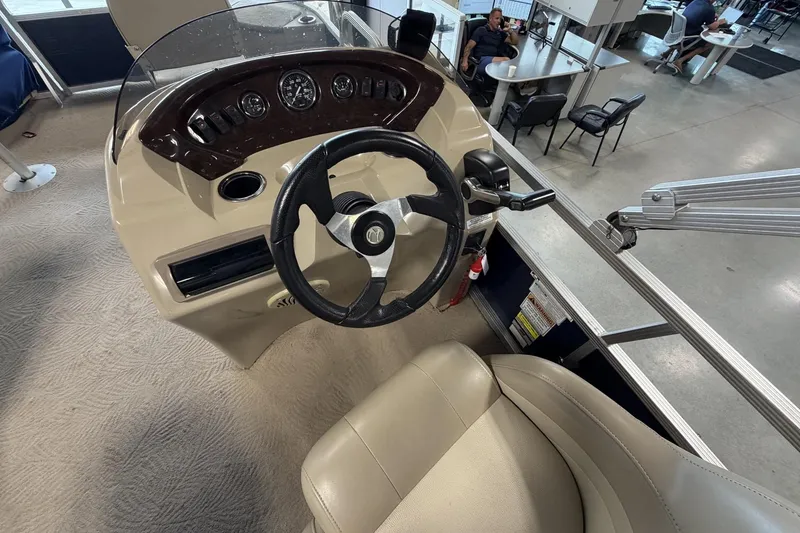 Slide: The Image of Steering console of a 2010 Bennington 20SFi boat in showroom setting. - 15