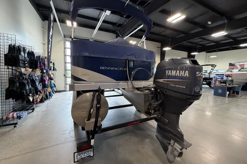 Slide: The Image of 2010 Bennington 20SFi pontoon boat with Yamaha 50HP engine in showroom. - 4