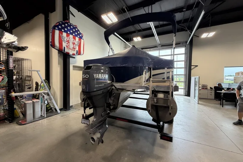Slide: The Image of 2010 Bennington 20SFi boat with Yamaha motor in a showroom. - 3