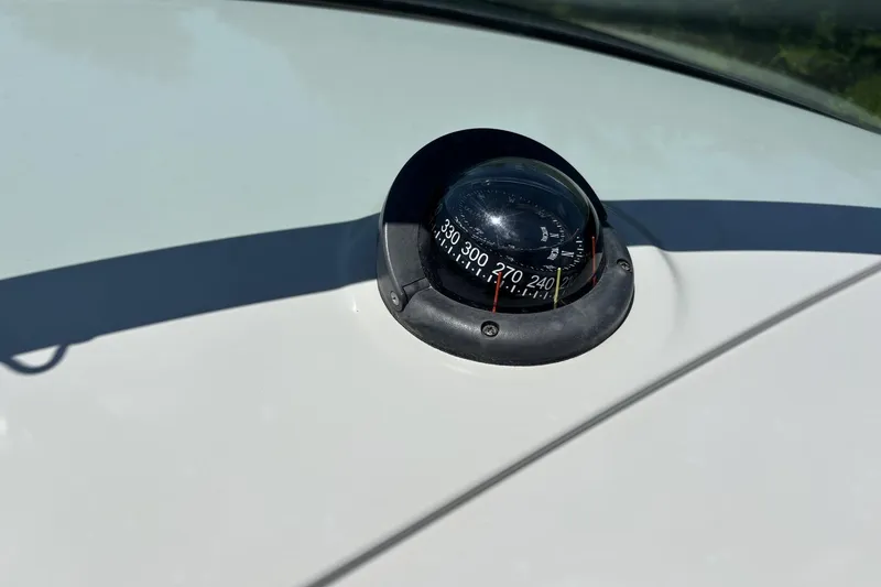 Slide: The Image of Compass on 2007 Formula 280 Bowrider boat dashboard in sunlight. - 18