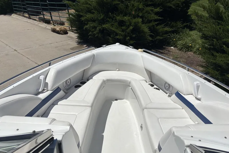 Slide: The Image of 2007 Formula 280 Bowrider boat with spacious white seating and sleek design. - 19