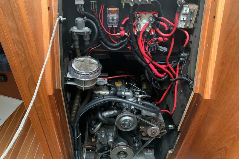 Slide: The Image of Yanmar diesel is below companionway, and has 3-side access - 41