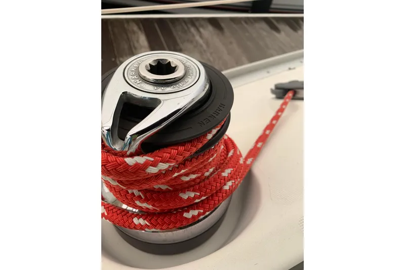 Slide: The Image of Harken winches (3) self tailing - 24