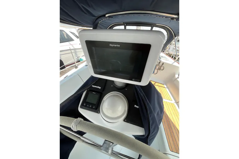 Slide: The Image of Cockpit of 2000 Jeanneau Sun Odyssey 36.2 with Raymarine navigation equipment. - 16