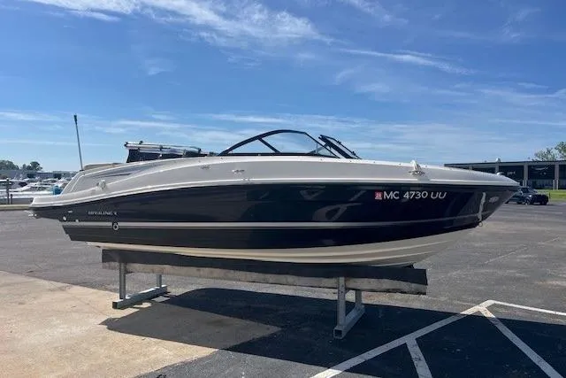 The Image of Bayliner VR5 Bowrider I/O 2016 - undefined
