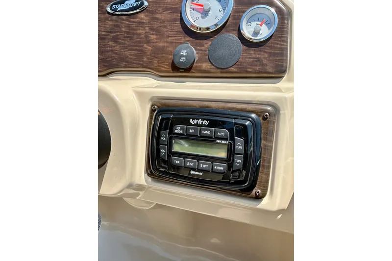 Slide: The Image of Dashboard of 2017 Starcraft CX 23 RE boat with Infinity stereo system. - 22