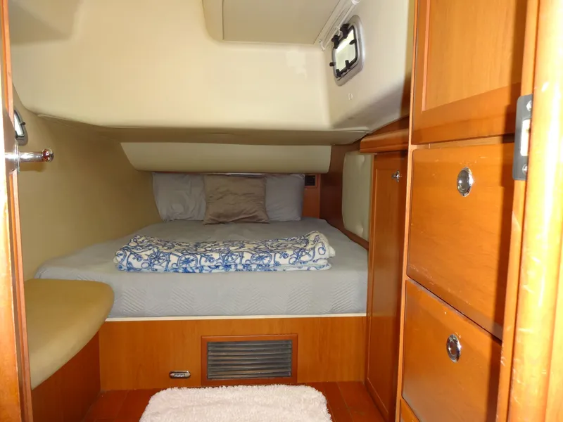 Slide: The Image of The cabin of a 2009 Hunter 50 with a cozy bed and wooden furnishings. - 39