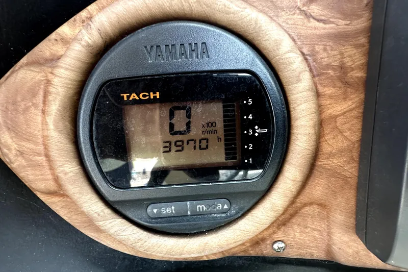 Slide: The Image of Yamaha tachometer on 2014 SouthWind 2400 SD boat, displaying 3970 hours. - 11