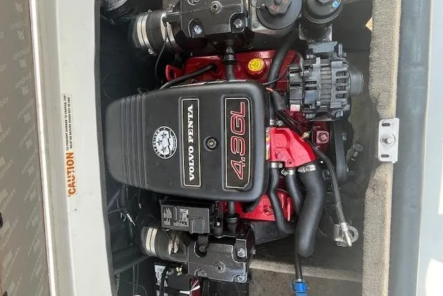 Slide: The Image of 2008 Stingray 195 LX boat engine, Volvo Penta 4.3GL, detailed view. - 18
