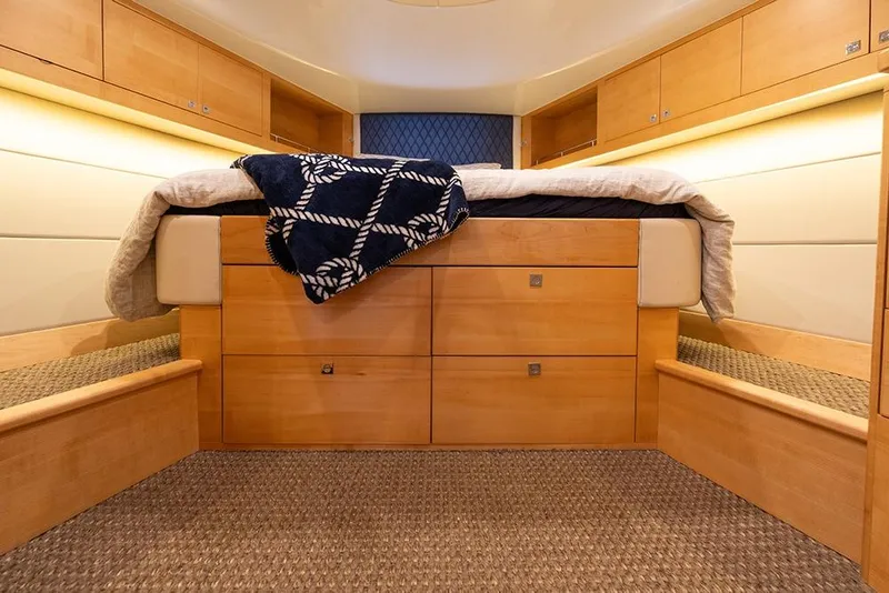 Slide: The Image of Drawers under masterberth - 44