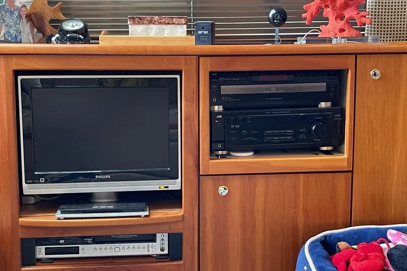Slide: The Image of Entertainment system on 2002 Silverton 392 Motor Yacht with TV and audio equipment. - 32