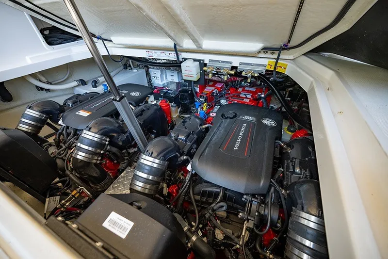 Slide: The Image of Engine compartment - 39