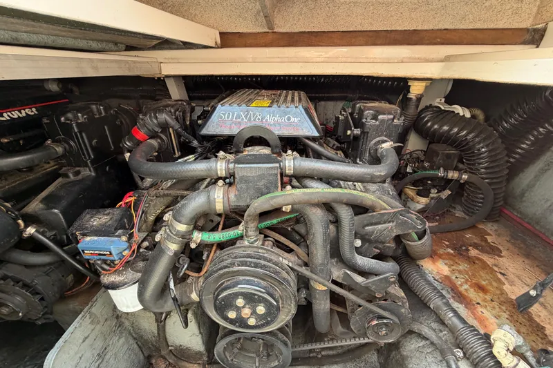 Slide: The Image of Engine compartment of a 1989 Sea Ray Sundancer 280 with 5.0L V8 Alpha One engine. - 38