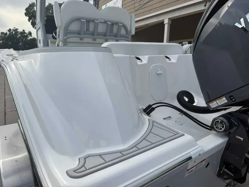 Slide: The Image of Sea Fox 228 Commander 2026 - 13