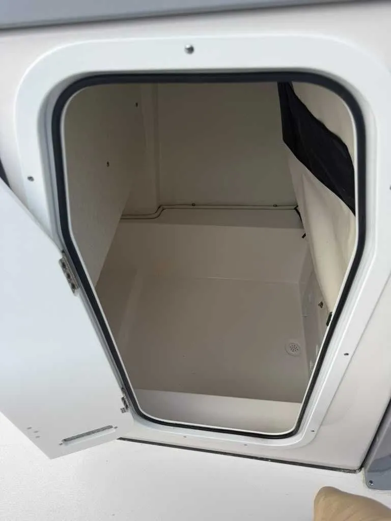 Slide: The Image of Sea Fox 228 Commander 2026 - 14