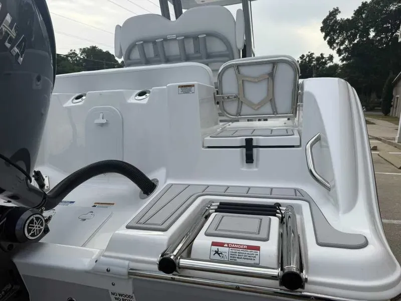 Slide: The Image of Sea Fox 228 Commander 2026 - 5