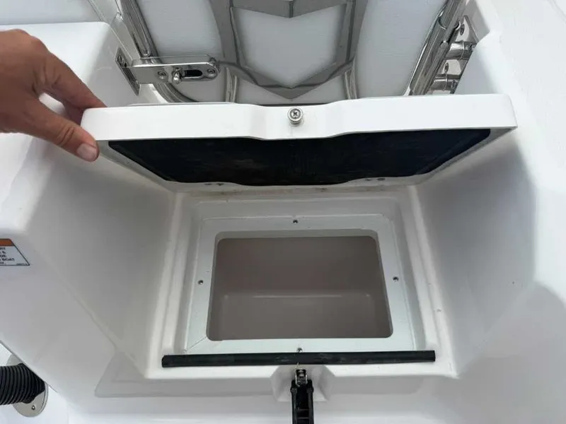 Slide: The Image of Sea Fox 228 Commander 2026 - 6