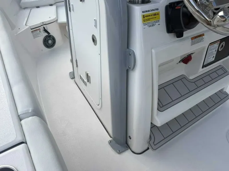 Slide: The Image of Sea Fox 228 Commander 2026 - 23