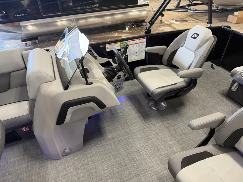 Slide: The Image of Princecraft Vectra 21 RL 2026 - 11