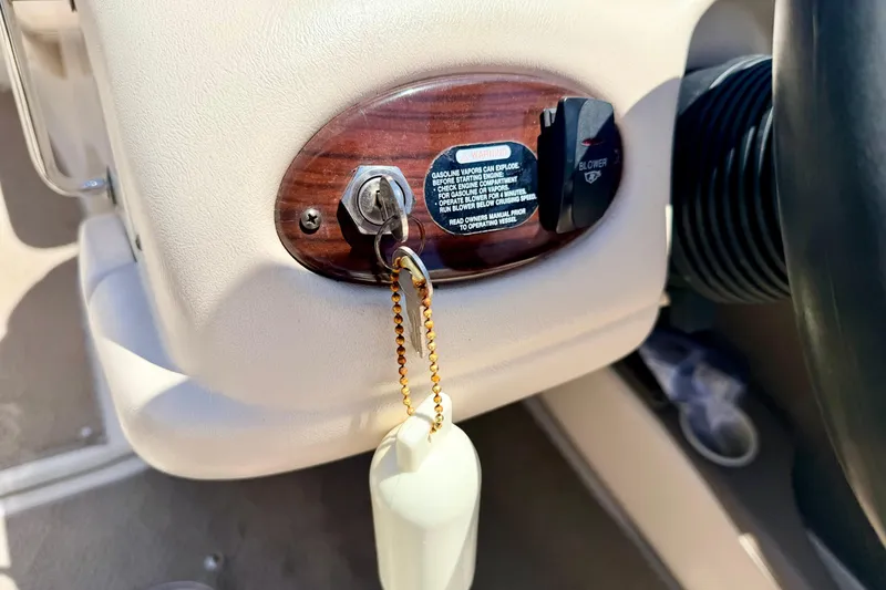 Slide: The Image of Key ignition and blower switch on 2002 Larson LXi 210 boat dashboard. - 36