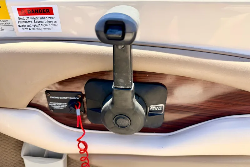 Slide: The Image of Throttle control and safety switch on a 2002 Larson LXi 210 boat dashboard. - 39