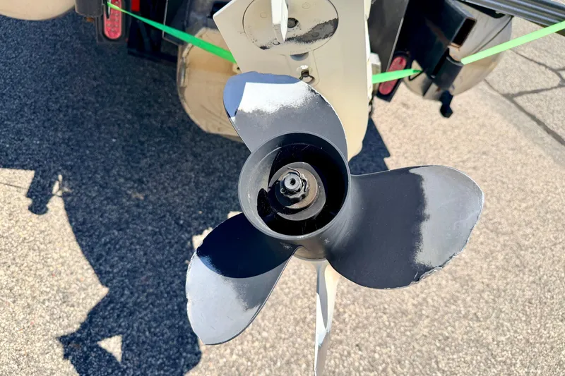 Slide: The Image of Propeller of a 2015 Manitou 25 SES BENCH boat on asphalt surface. - 20