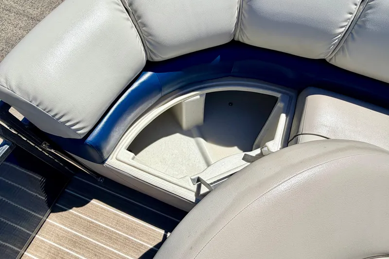Slide: The Image of 2015 Manitou 25 SES BENCH boat seat with open storage compartment. - 29