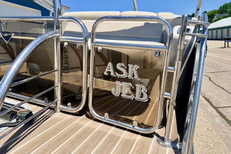 Slide: The Image of 2015 Manitou 25 SES BENCH boat with "ASK JEB" text on the gate. - 25