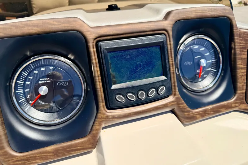 Slide: The Image of Dashboard of 2015 Manitou 25 SES BENCH with gauges and digital display. - 47