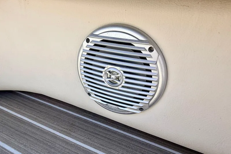 Slide: The Image of Speaker on 2015 Manitou 25 SES BENCH boat, mounted on beige interior panel. - 84