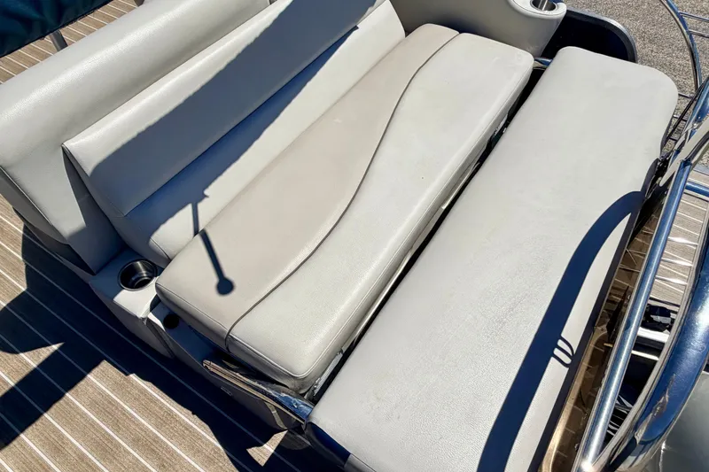 Slide: The Image of 2015 Manitou 25 SES BENCH boat seating with cup holders and sleek design. - 70