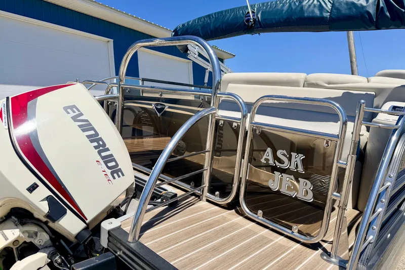 Slide: The Image of 2015 Manitou 25 SES BENCH boat with Evinrude engine, featuring "ASK JEB" signage. - 17
