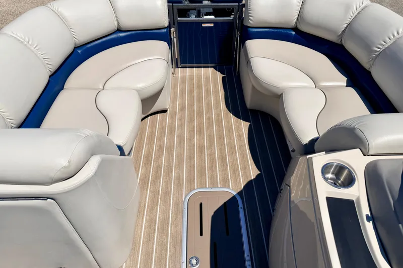 Slide: The Image of Luxurious seating on 2015 Manitou 25 SES BENCH pontoon boat interior. - 44