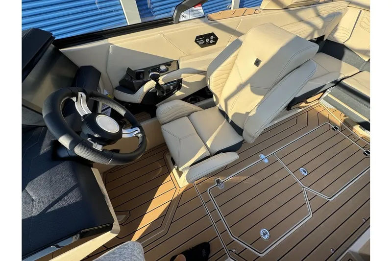 Slide: The Image of Nautique Super Air Nautique G23 2025 - 22