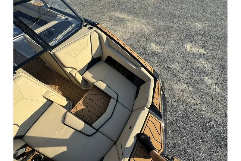 Slide: The Image of Nautique Super Air Nautique G23 2025 - 13