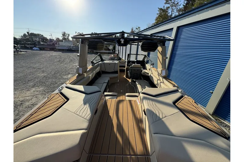 Slide: The Image of Nautique Super Air Nautique G23 2025 - 38