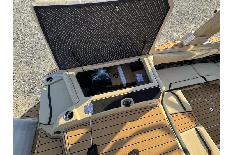 Slide: The Image of Nautique Super Air Nautique G23 2025 - 41