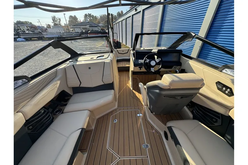 Slide: The Image of Nautique Super Air Nautique G23 2025 - 29