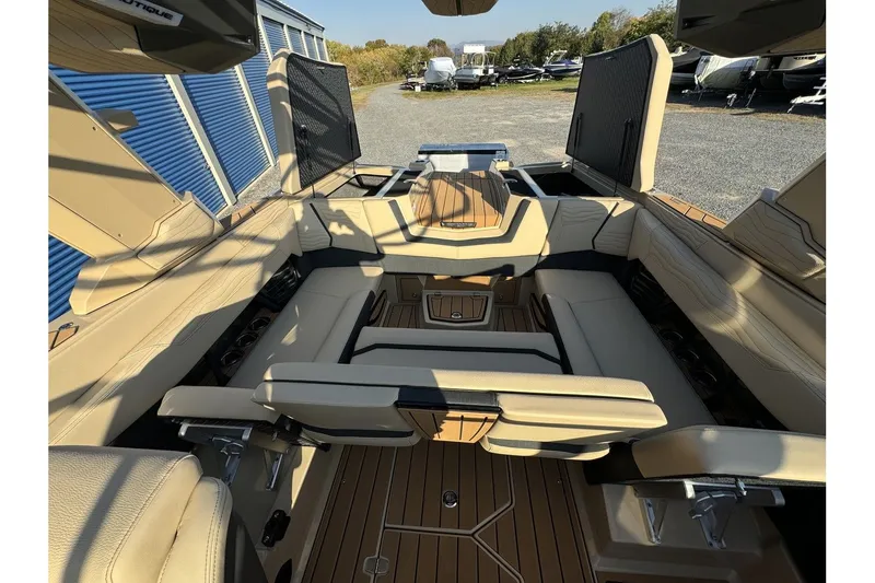 Slide: The Image of Nautique Super Air Nautique G23 2025 - 44
