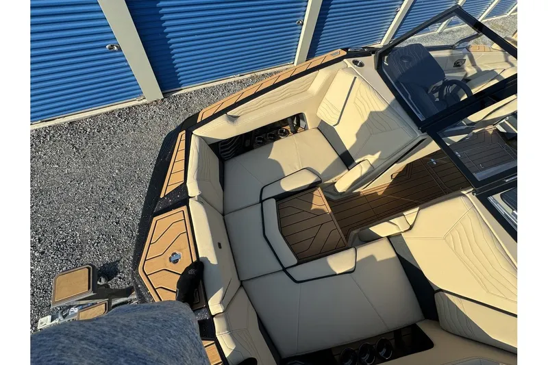 Slide: The Image of Nautique Super Air Nautique G23 2025 - 14