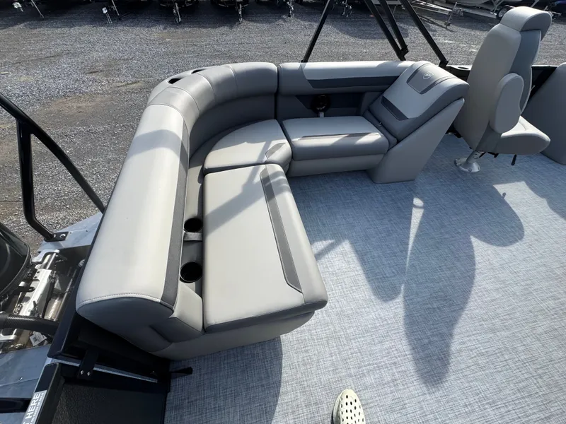 Slide: The Image of Premier 220 Sunscape RE 2026 - 21