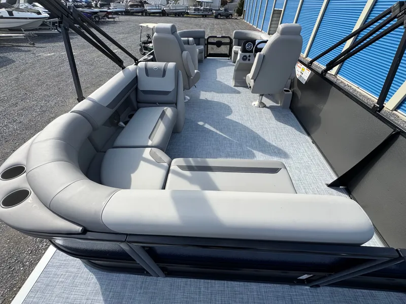 Slide: The Image of Premier 220 Sunscape RE 2026 - 20