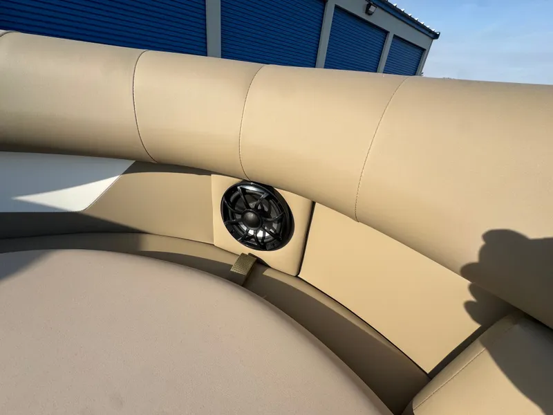 Slide: The Image of Premier 220 Sunscape RF 2026 - 33